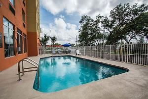 Comfort Suites Dania Beach Exterior photo