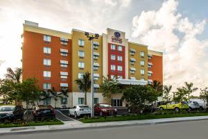 Comfort Suites Dania Beach Exterior photo