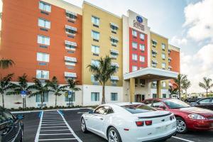 Comfort Suites Dania Beach Exterior photo